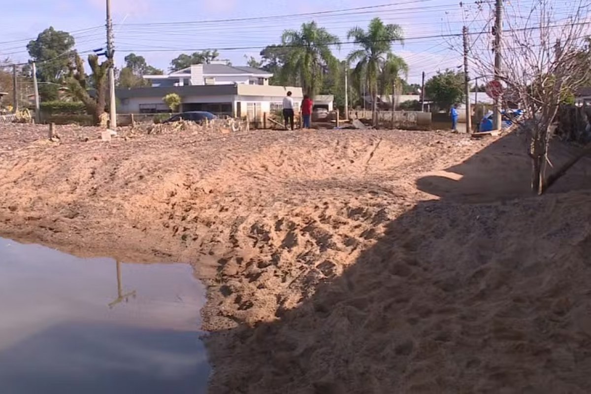 No RS, "Dunas de Lama" preocupam moradores do Eldorado após a diminuição no nível da água