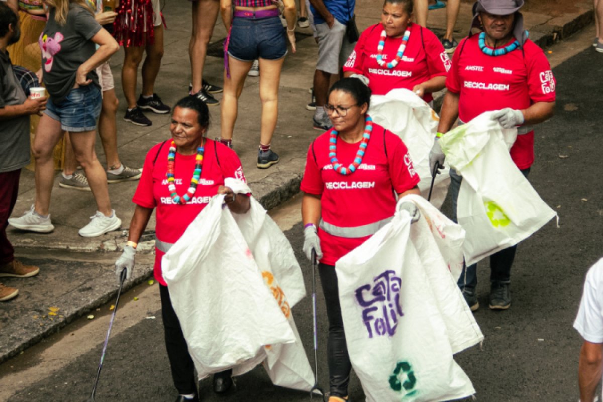 Medidas para coleta de lixo são tomadas para a 28° Parada de Orgulho LGBT, em São Paulo