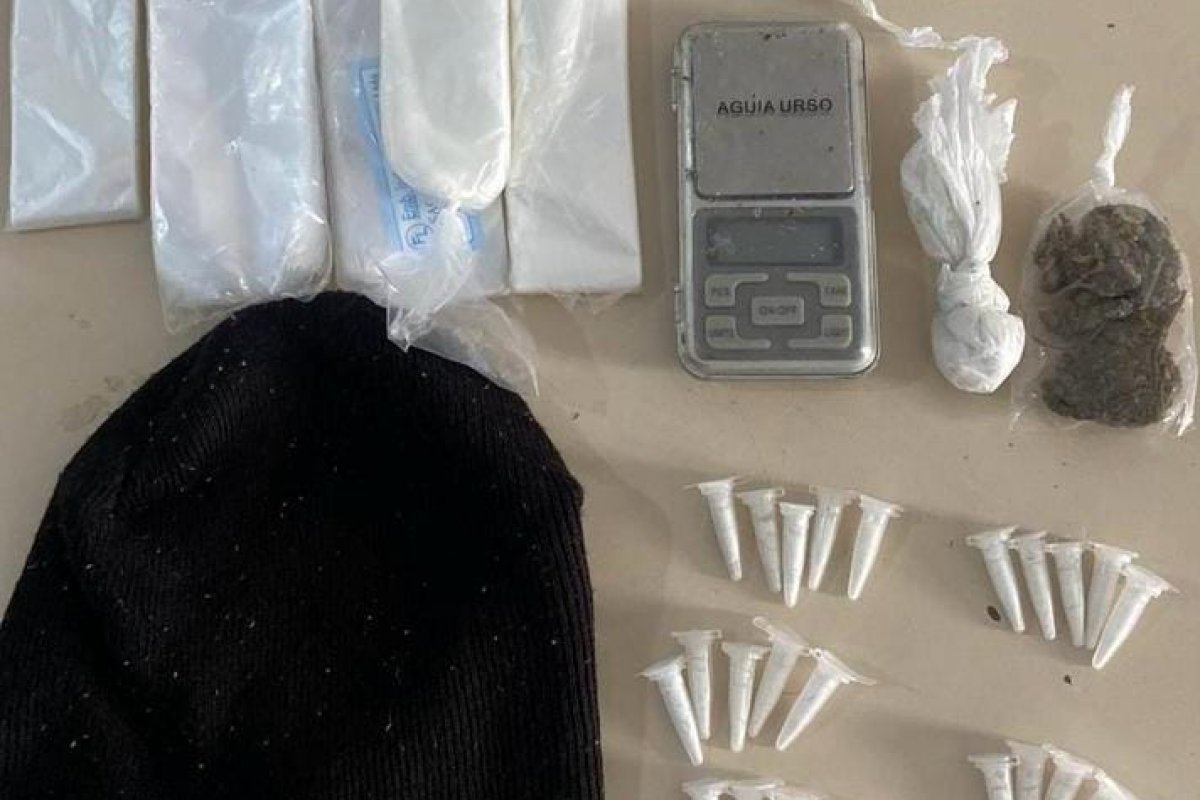 Suspeito de tráfico em São Sebastião do Passé é preso por PMs