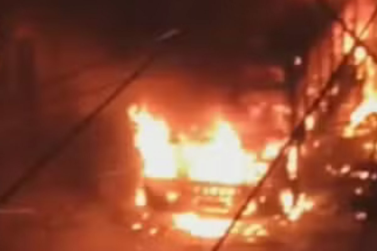Ônibus seguem sem circular pelo quarto dia em bairro de Salvador, após ataque a coletivo por morte de jovem