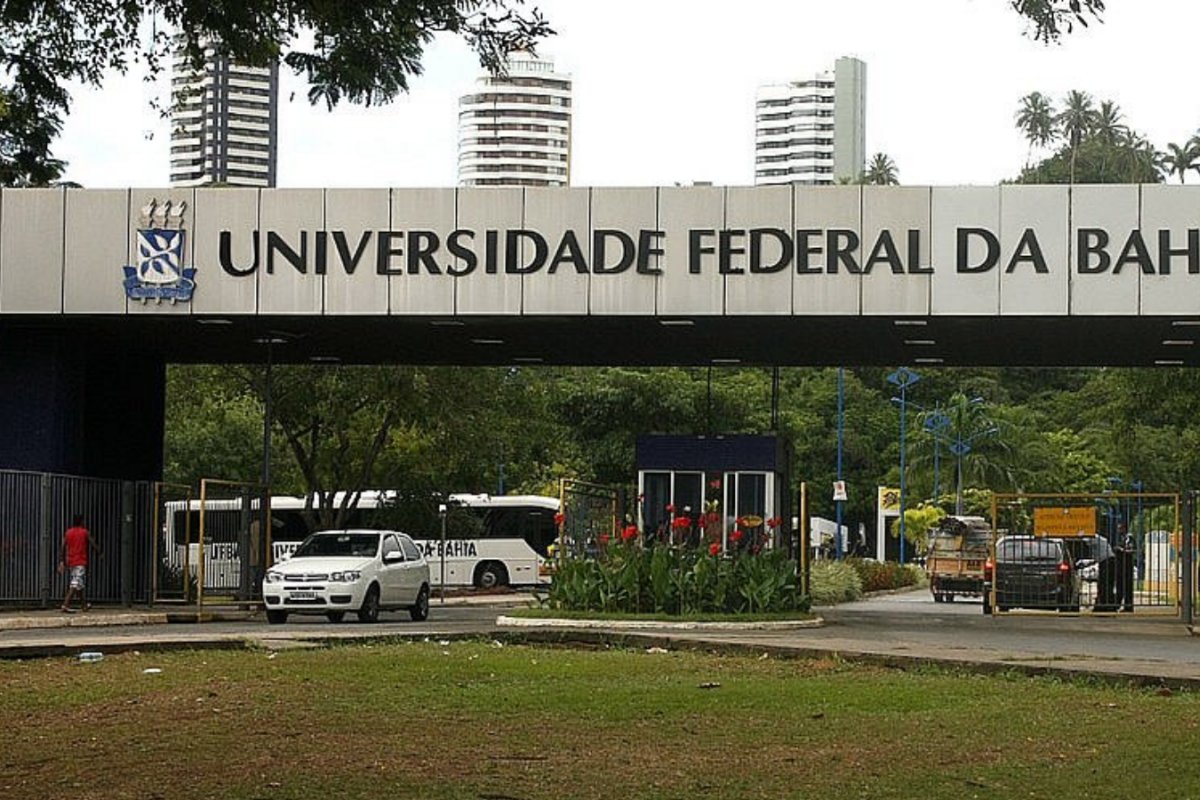 Universidades e institutos federais em greve realizam ato nesta segunda-feira