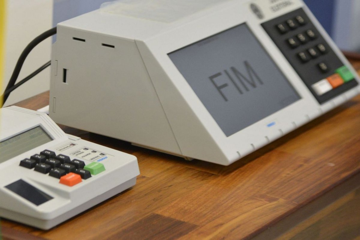 Empresas que disputam licitação cumprem prazo e entregam novas propostas para fabricação de urnas eletrônicas