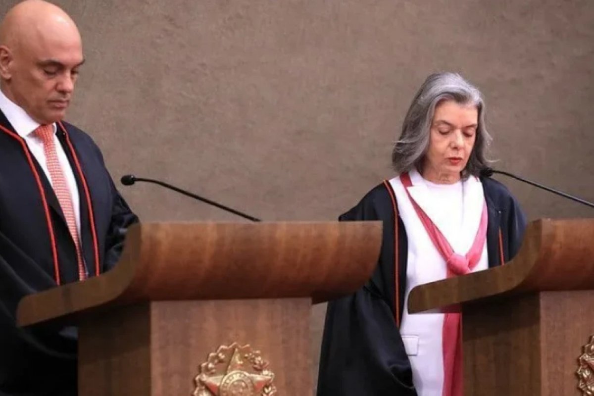 Cármen Lúcia exalta Moraes, critica ódio e promete combater mentiras durante posse no TSE