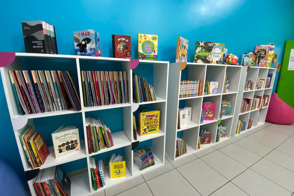 Estudantes da rede municipal de Alagoinhas ganham biblioteca lúdica com 850 livros!