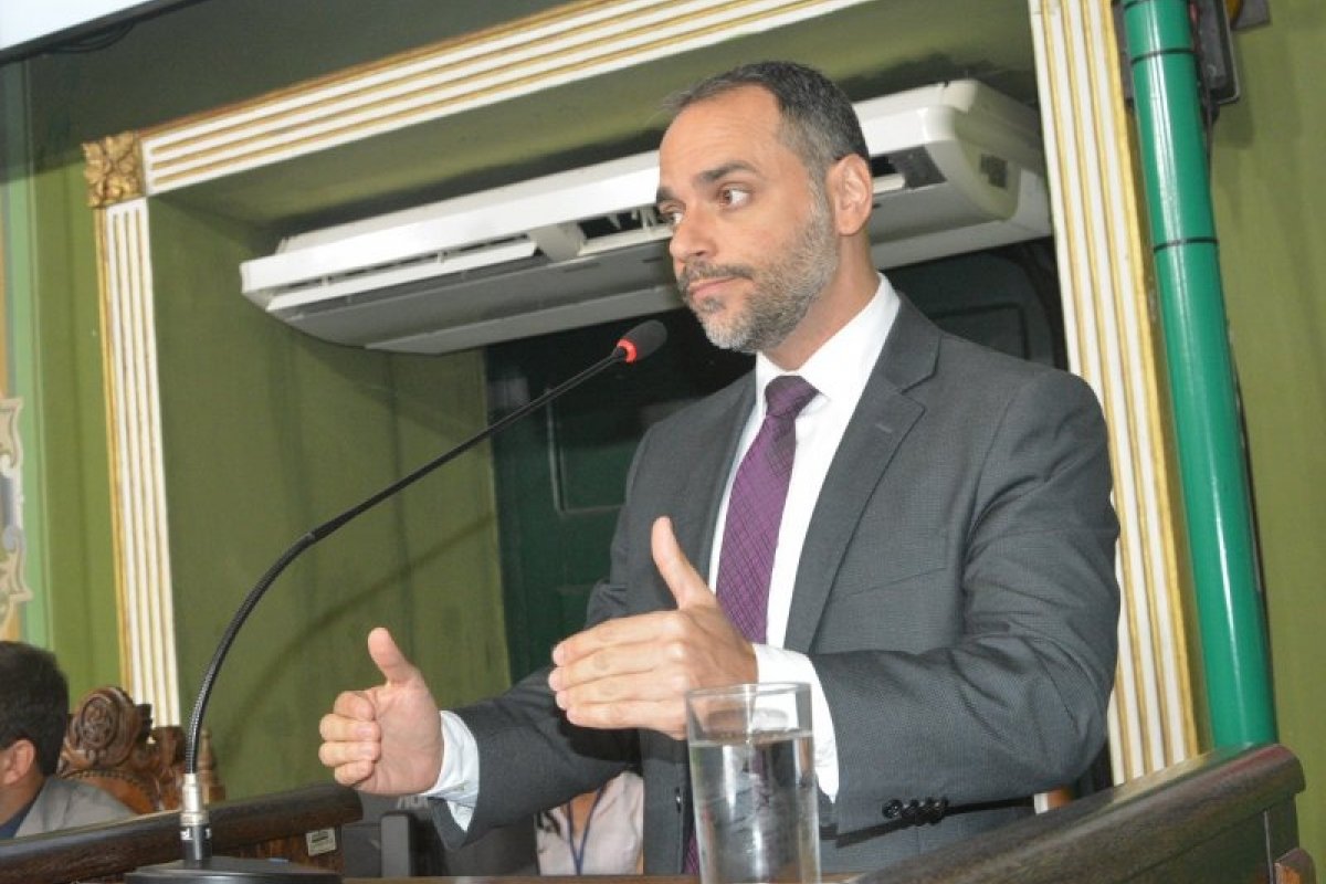 Augusto Vasconcelos denuncia PEC das praias: ‘será um retrocesso histórico’