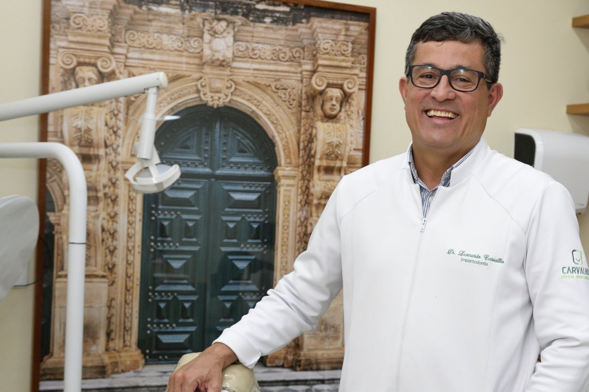 Especialista em implantes dentários amplia negócios na capital baiana!