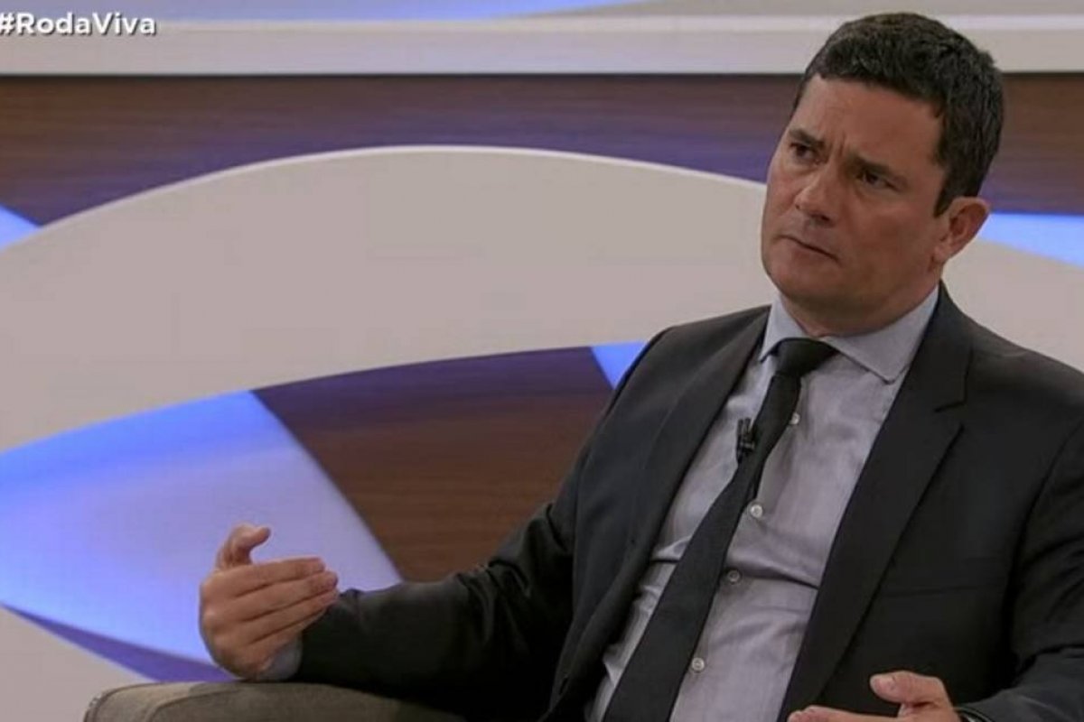 Por questão hierárquica, Moro diz que não deve avaliar Bolsonaro