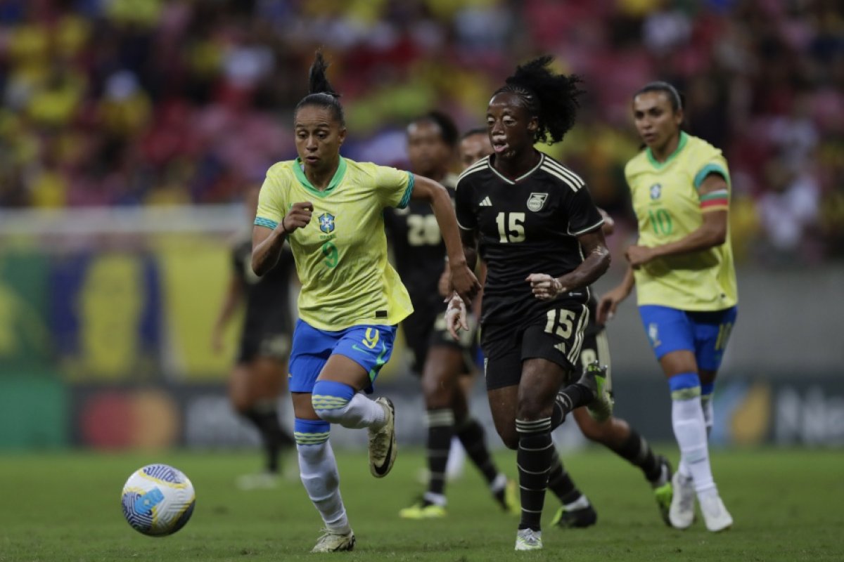 Seleção brasileira feminina enfrenta Jamaica nesta terça (4) na Fonte Nova