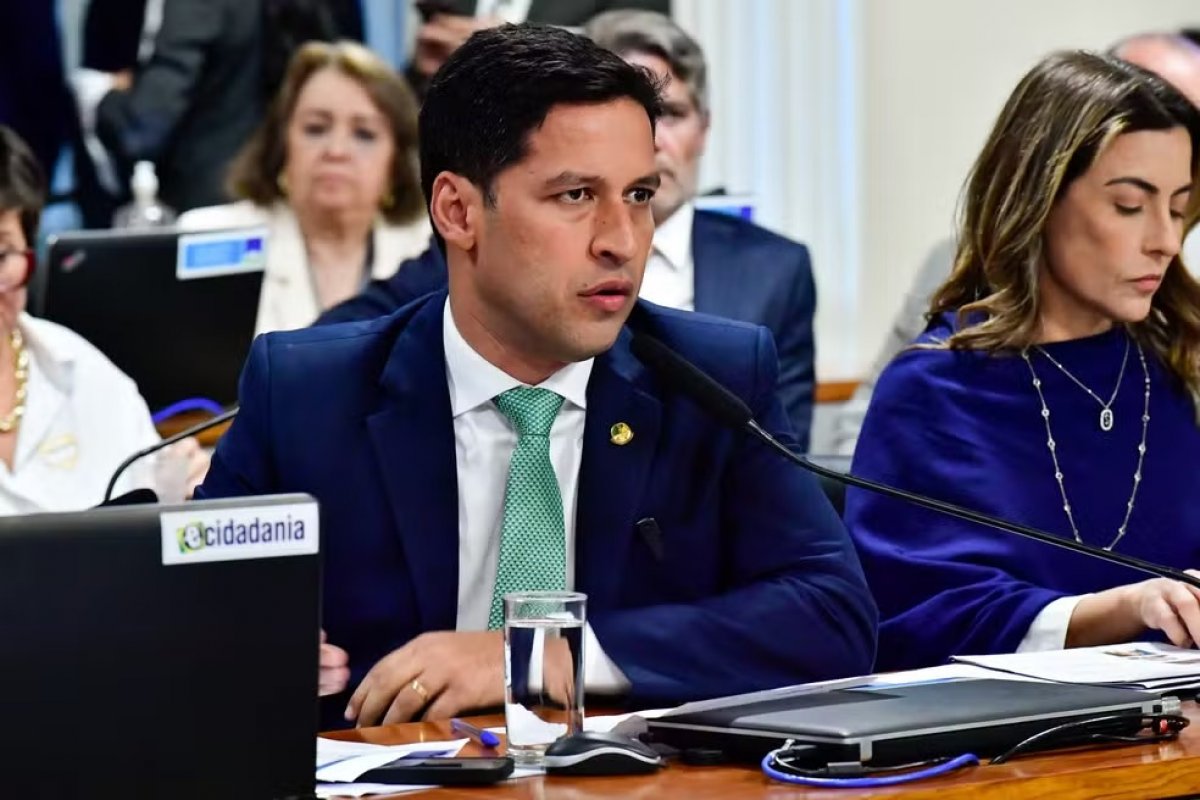 Relator do Mover diz que vai retirar do projeto trecho sobre a chamada 'taxa da blusinha'