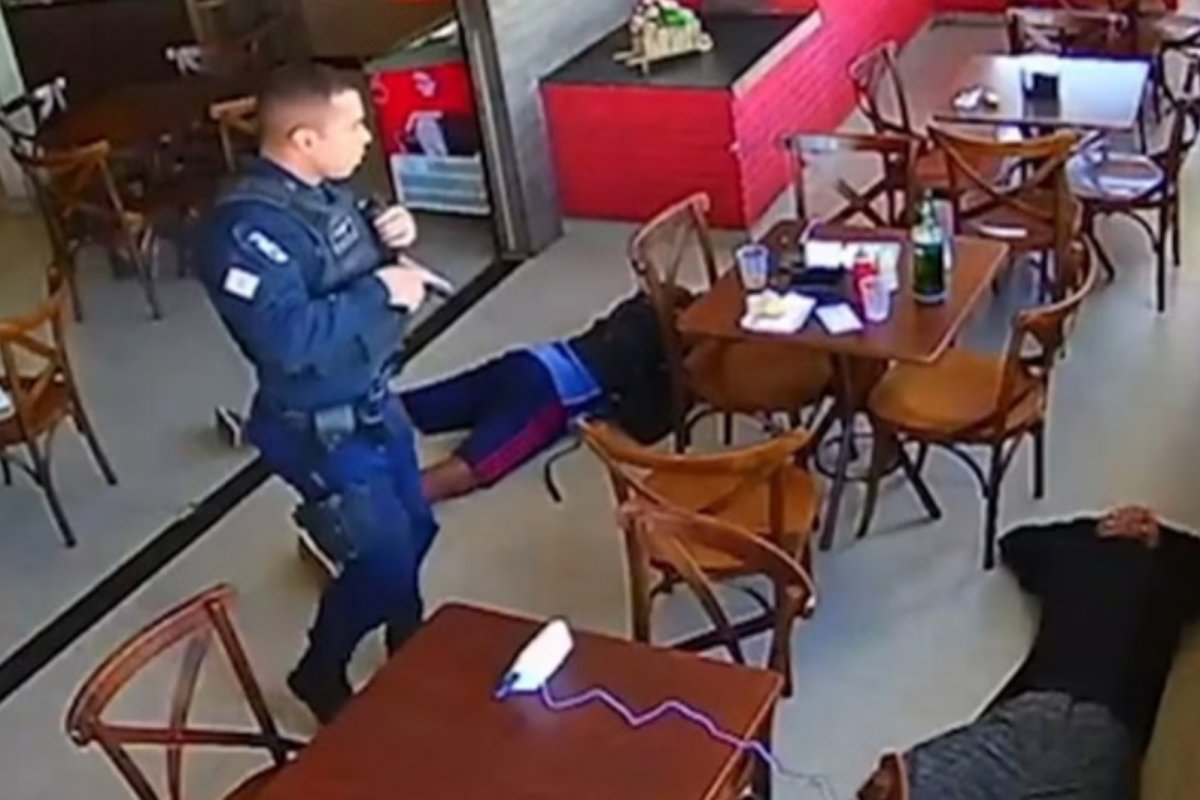 Ladrões furtam carro, vão à padaria e são presos tomando café em Góias