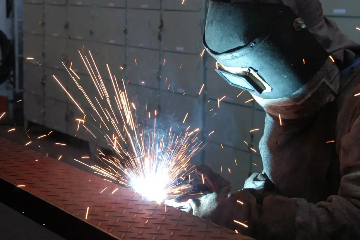 Apesar de queda em abril, produção industrial registra alta de 3,5% em 2024