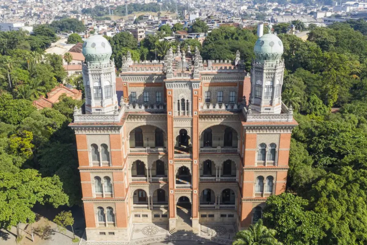 Fiocruz diz operar no limite e que não consegue atender demanda por vacina da dengue