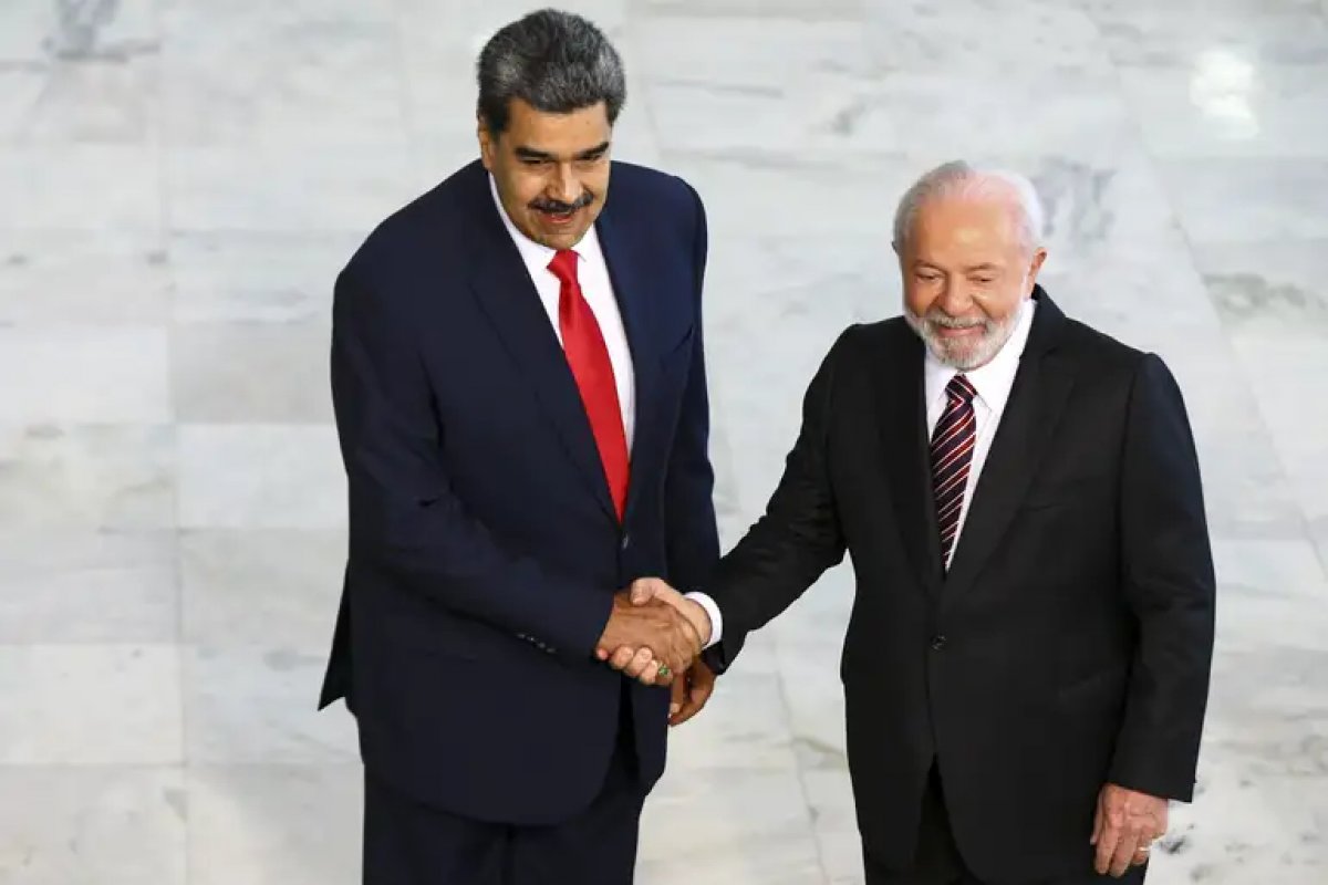 Lula liga para Maduro pra falar sobre eleições na Venezuela
