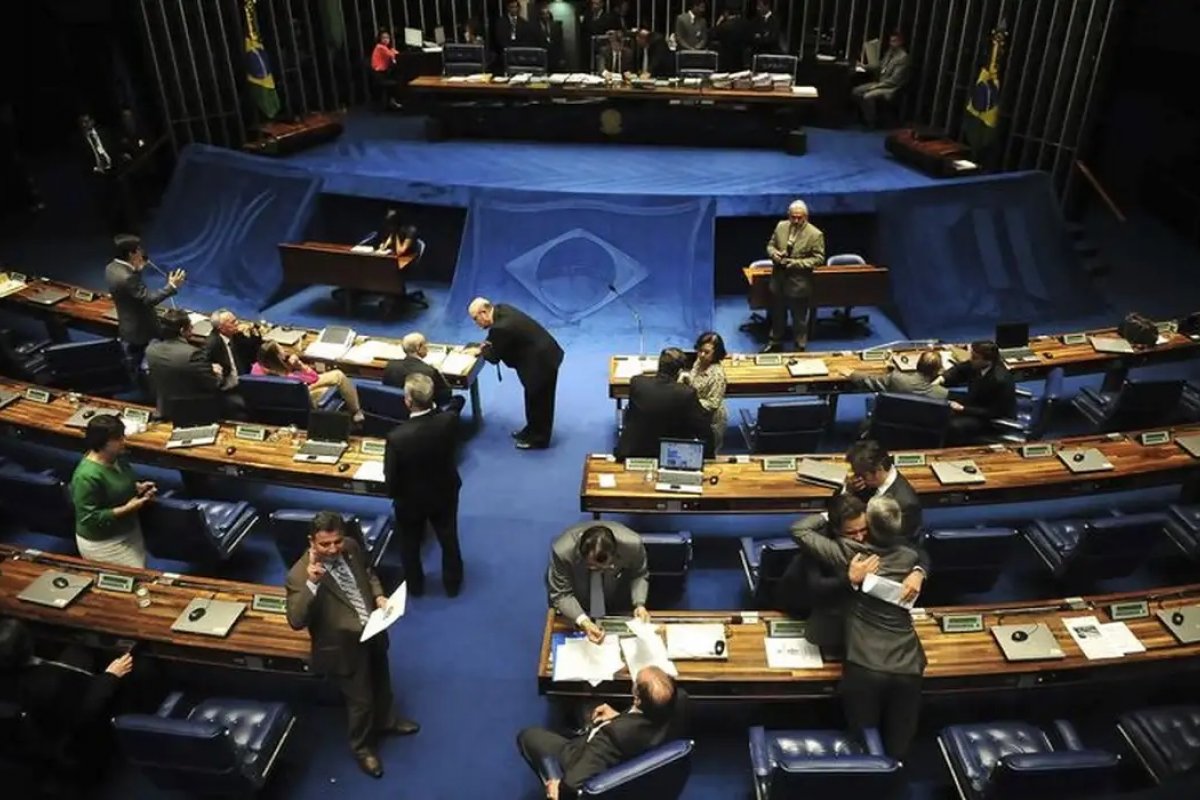 Senado aprova texto-base do Mover, programa para descarbonização de carros