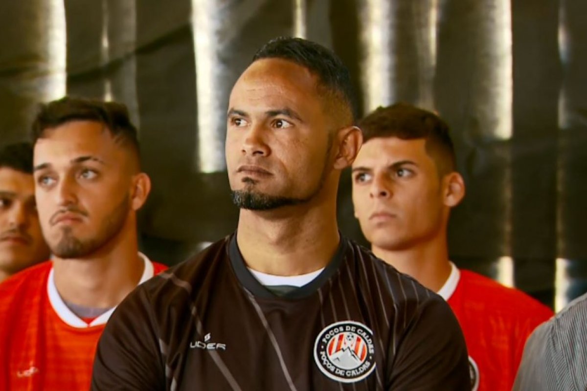 Goleiro Bruno assina contrato com Operário-MT e Conselho da Mulher repudia ação