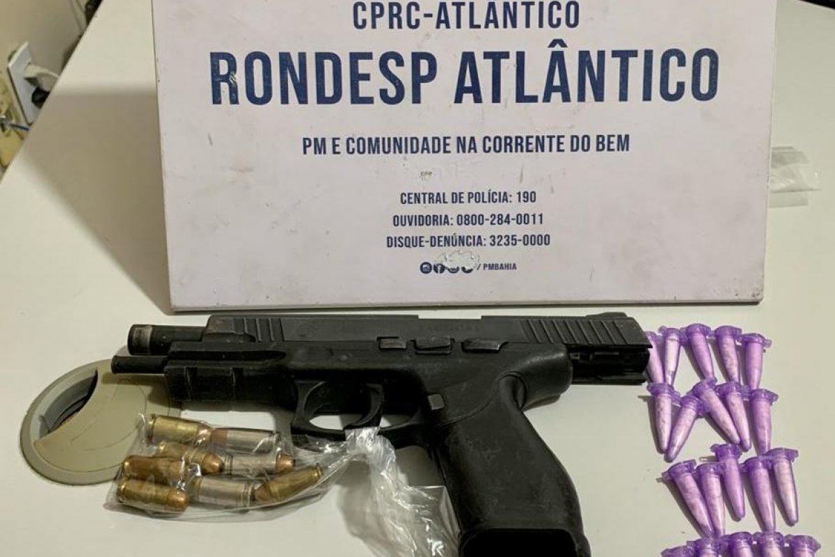 PMs apreendem pistola e cocaína no Nordeste de Amaralina