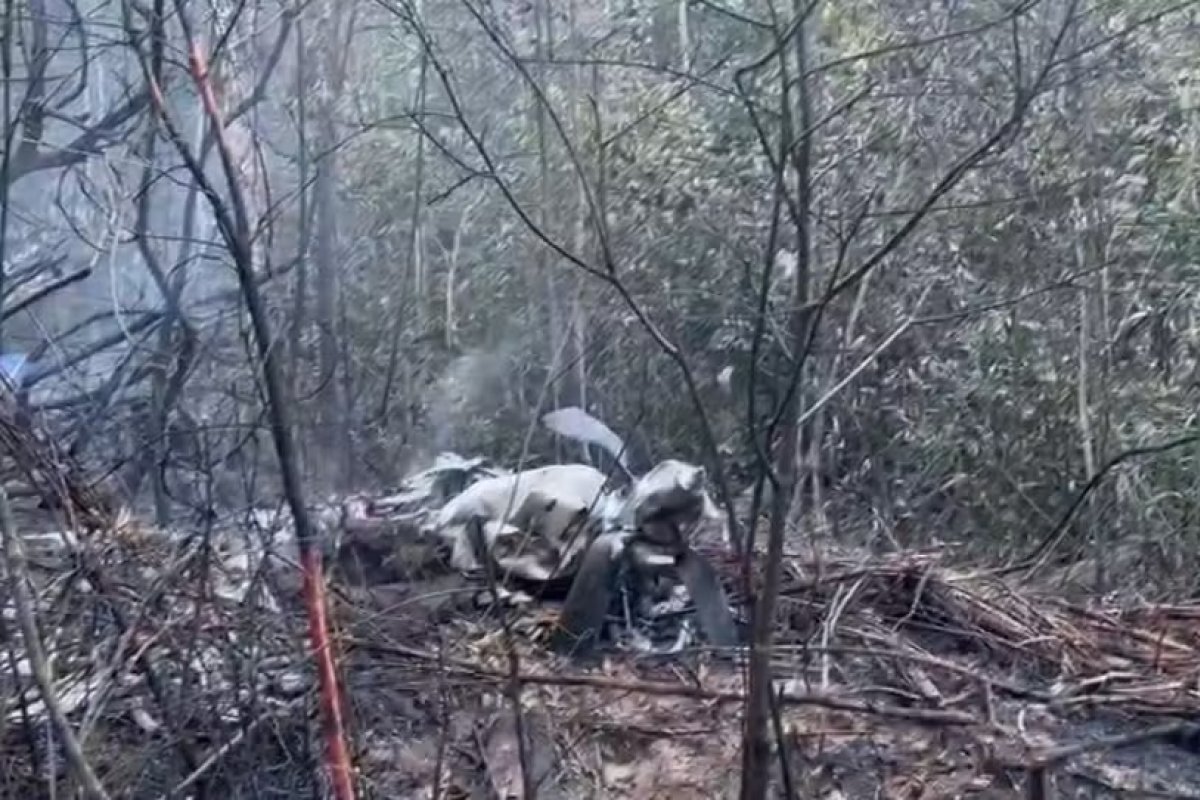 Duas pessoas morrem em queda de avião no MT