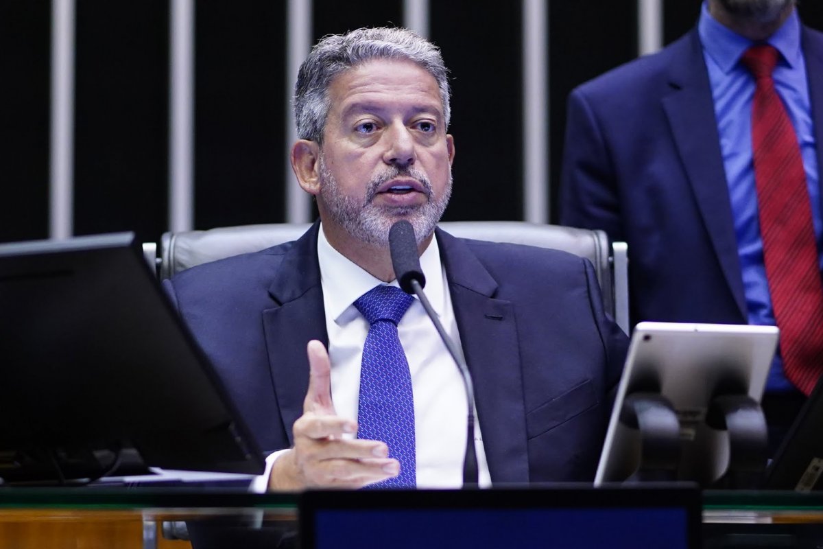 Lira pauta urgência de projeto que limita delação premiada de detentos e criminaliza divulgação