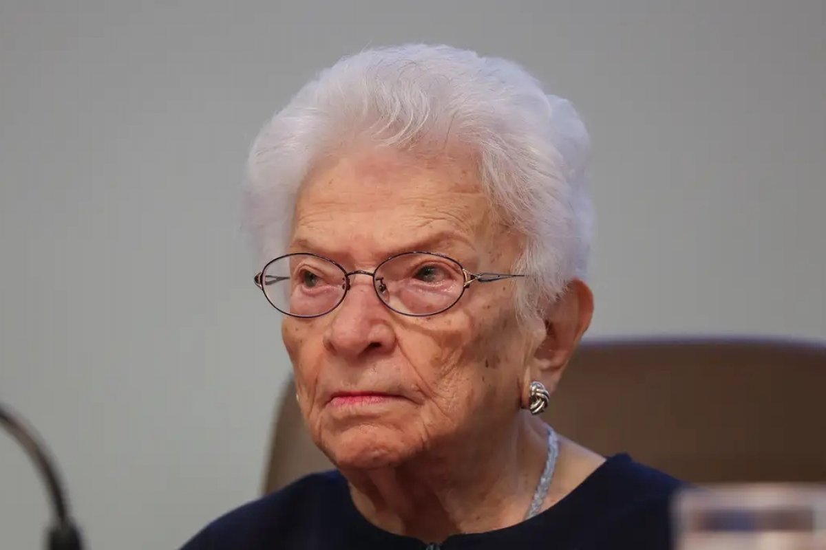 Deputada Erundina tem alta após passar mal em sessão da Câmara