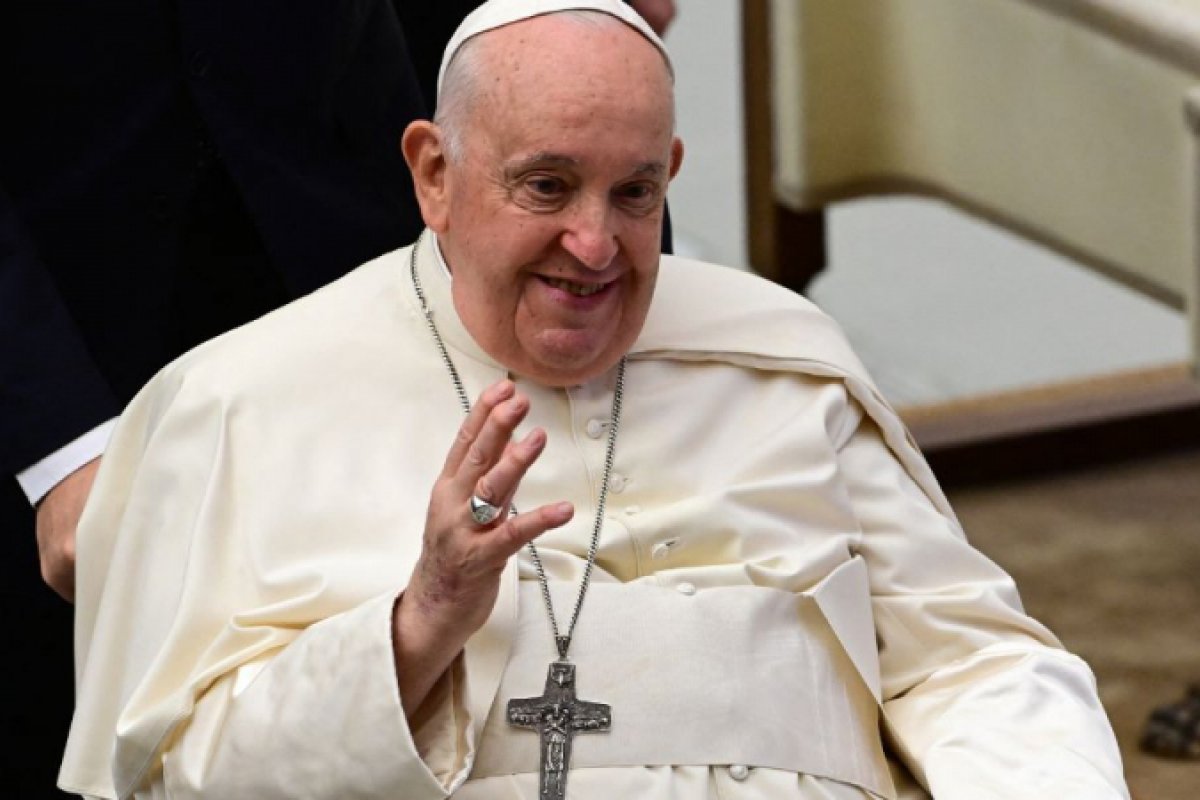 Dois representantes da comédia brasileira irão para o evento do Papa Francisco, no Vaticano