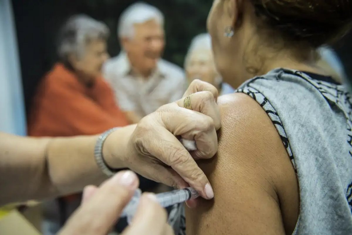 Dia Nacional da Imunização: doses beneficiam até quem não se vacina