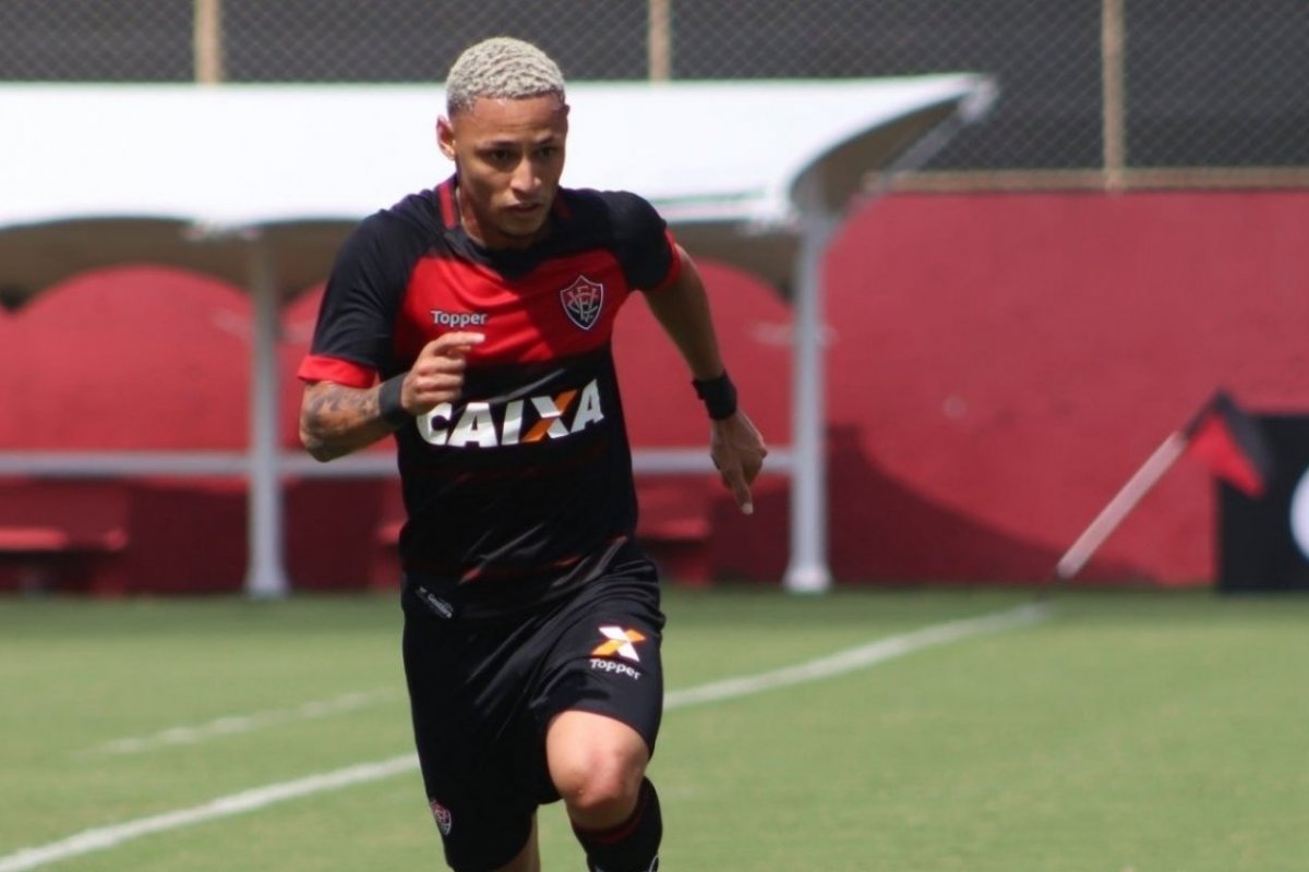 Atacante do Vitória, Neilton deve ser anunciado nos próximos dias por clube do Oriente Médio