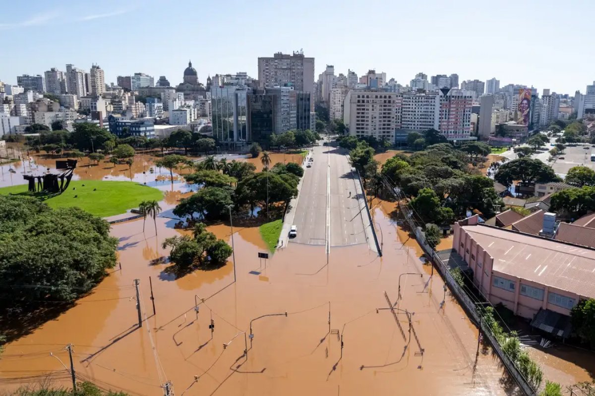 Sobe para 173 número de pessoas mortas após as enchentes no RS