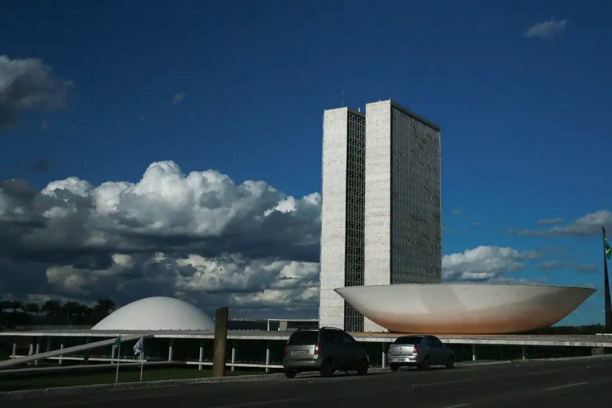 Delação premiada, aborto e cigarro eletrônico movimentam Congresso