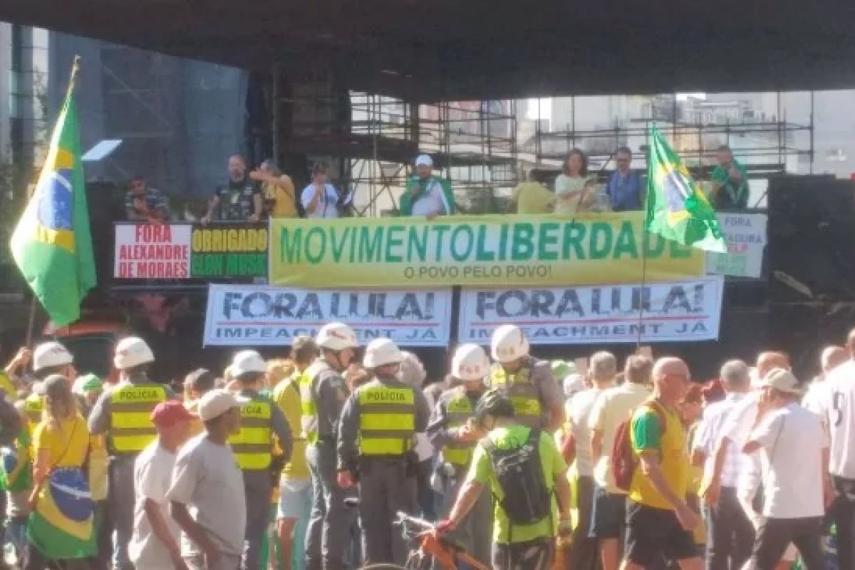 Bolsonaristas fazem ato na Paulista contra Lula e Moraes e pedem ajuda a Musk