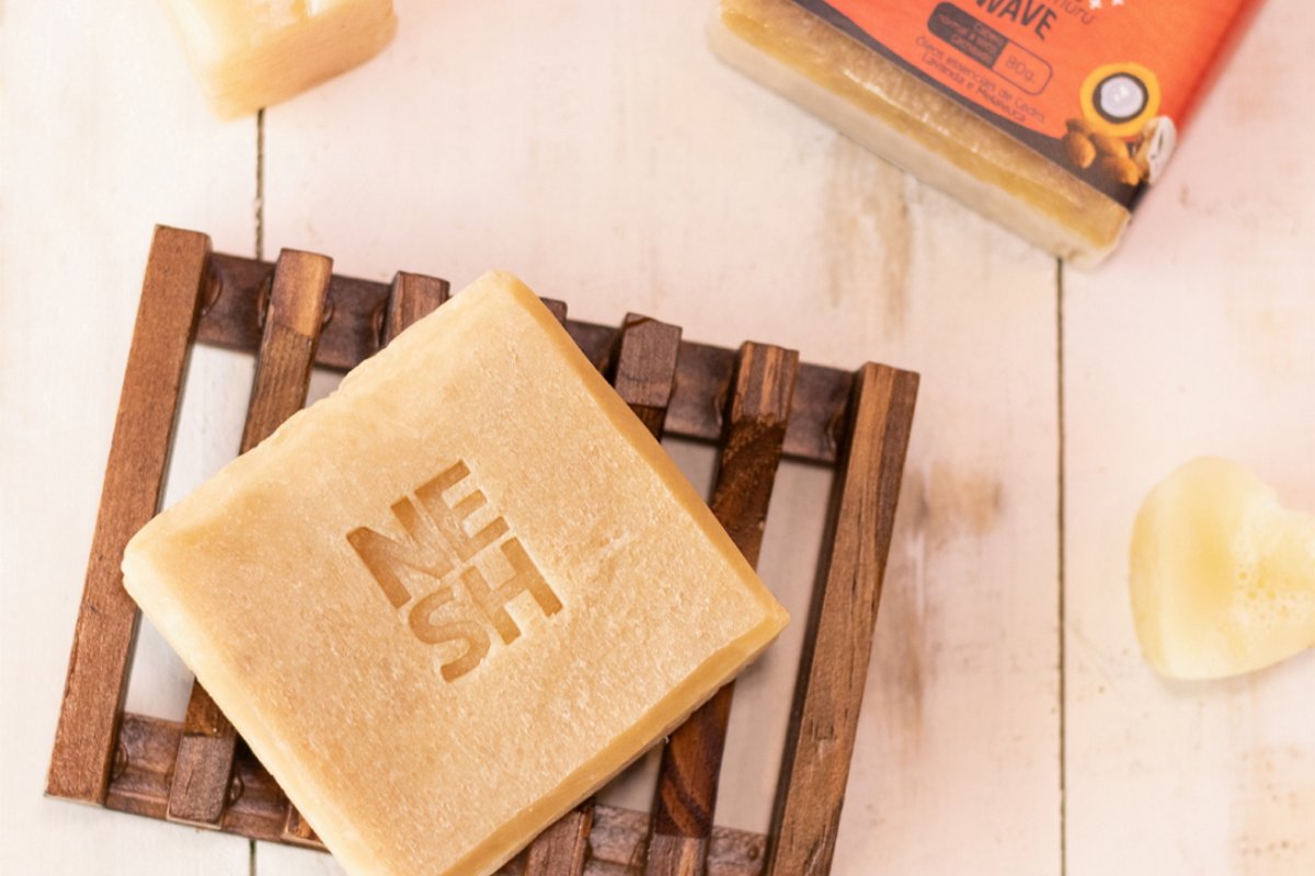 Marca brasileira de cosméticos veganos lança linha de xampus sólidos