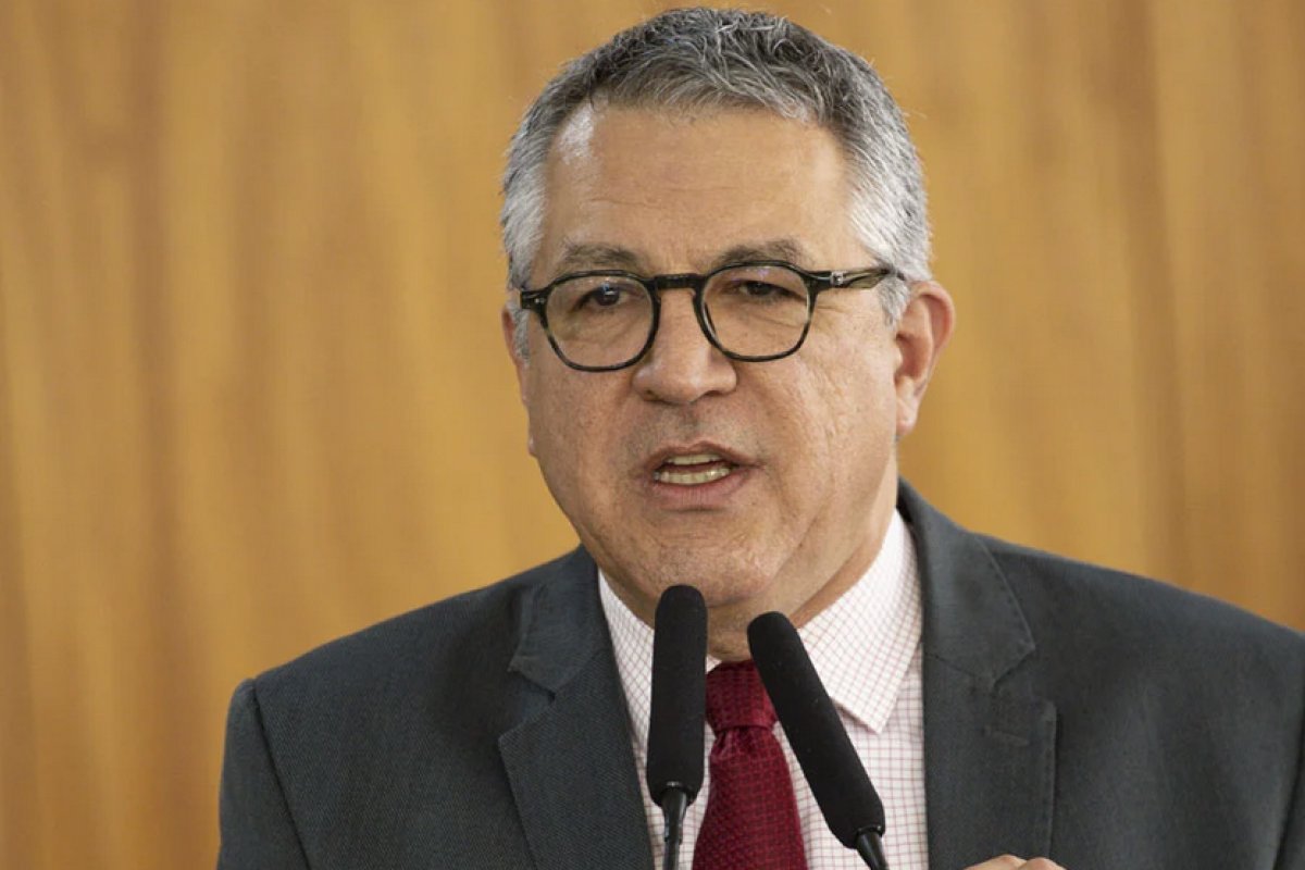 Padilha afirma que pauta antiaborto e limitação de delações não deveriam estar no centro das pautas da Câmara
