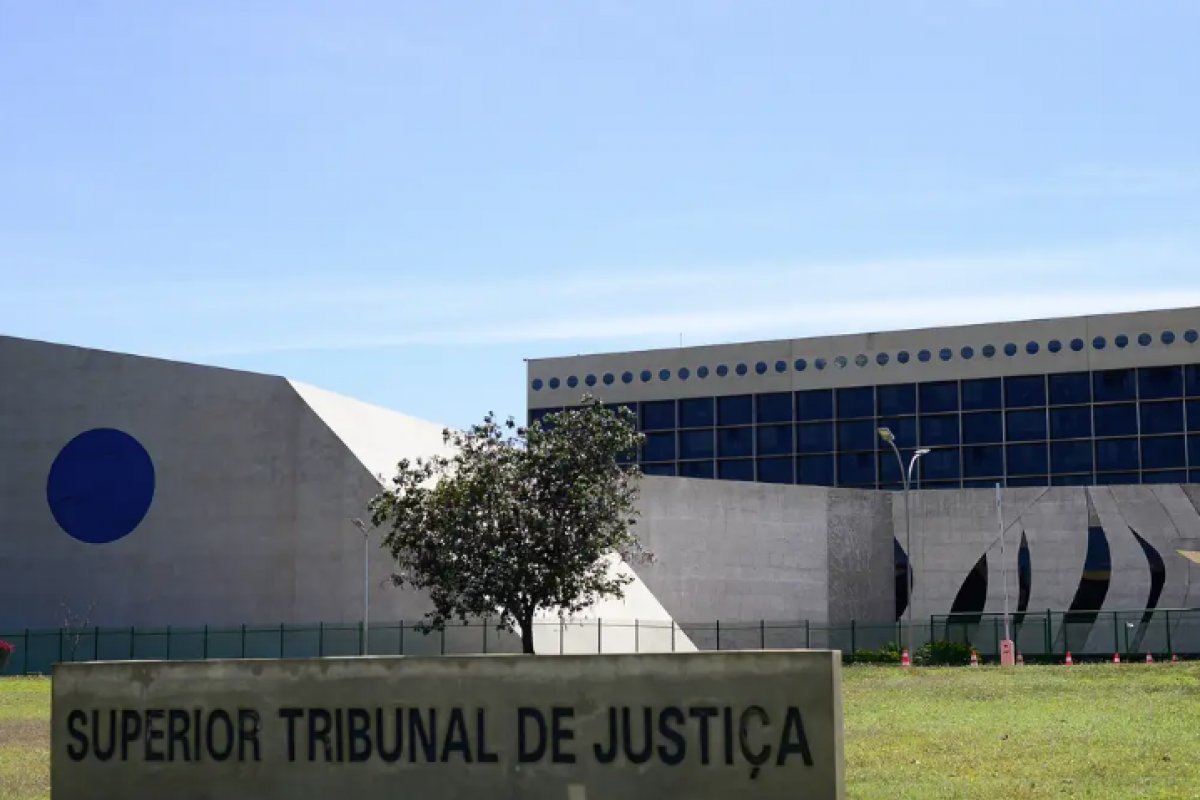 STJ cassa decisão que garantia prisão domiciliar a mulher condenada por crime violento