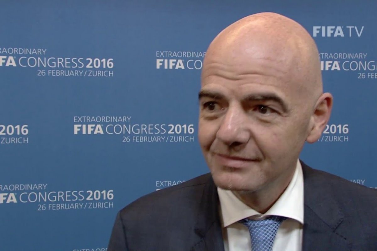 Presidente da Fifa elogia condenação de torcedores por racismo contra Vini Jr. na Espanha