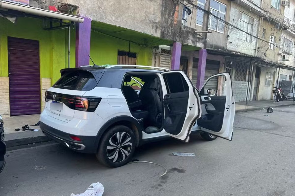 Traficantes fecham vias expressas em represália a operação da PM no Rio