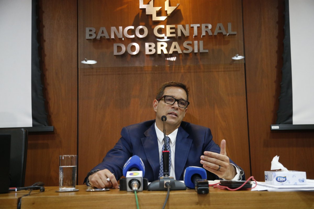 Pix terá opção de aproximação pelo celular em breve, diz Campos Neto