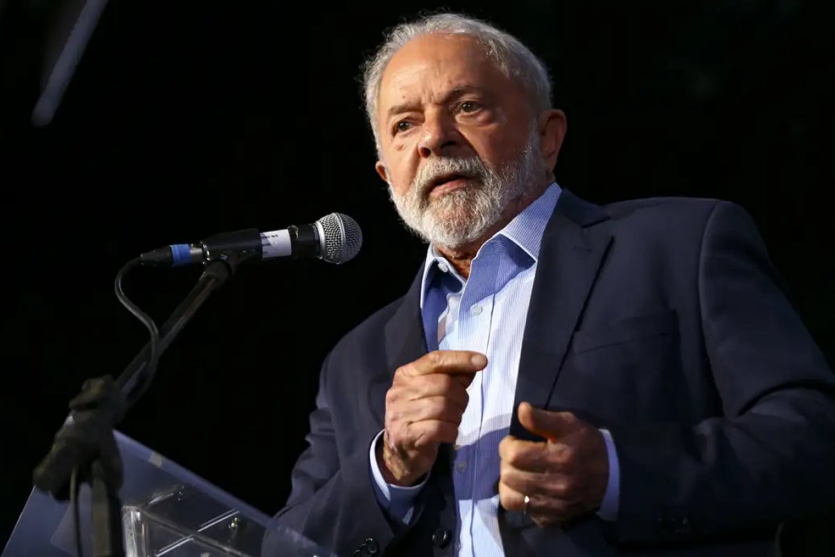 “Nunca diga que todo político é ladrão”, afirma Lula em conversa com estudantes