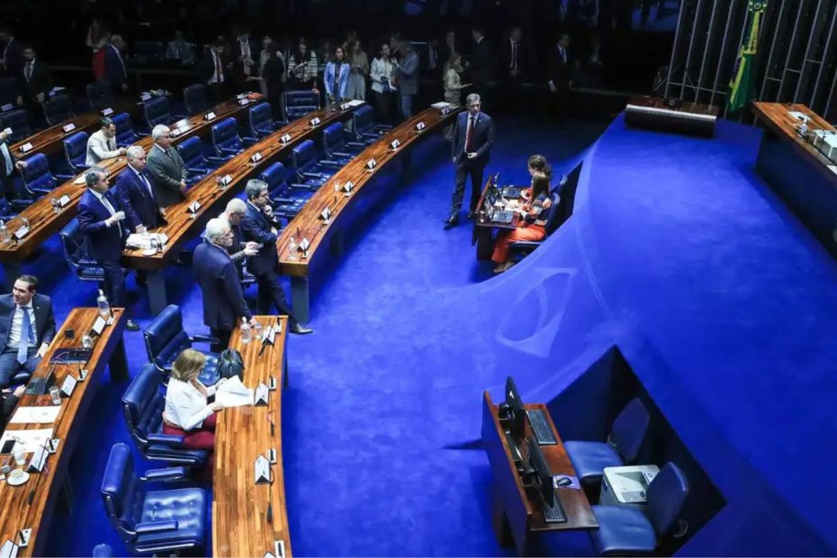 Senado aprova bolsa de R$ 700 para apoiar permanência de alunos em universidades