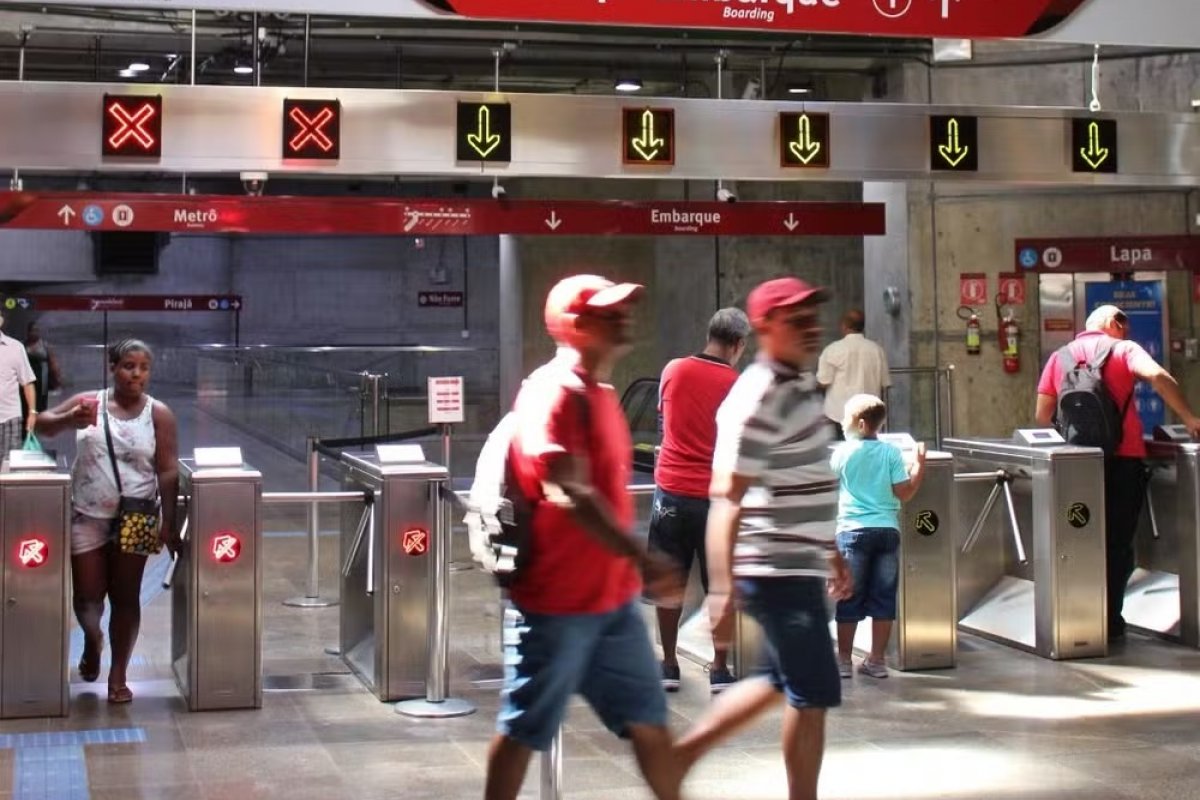 Após 14 anos de obras, metrô de Salvador completa uma década de funcionamento