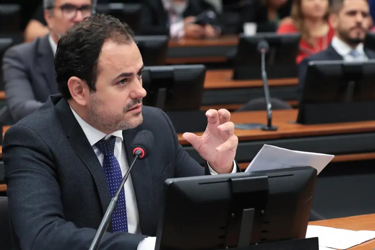 Vídeo: "Meu voto foi não", diz Glauber Braga sobre projeto que pune "deputados brigões"