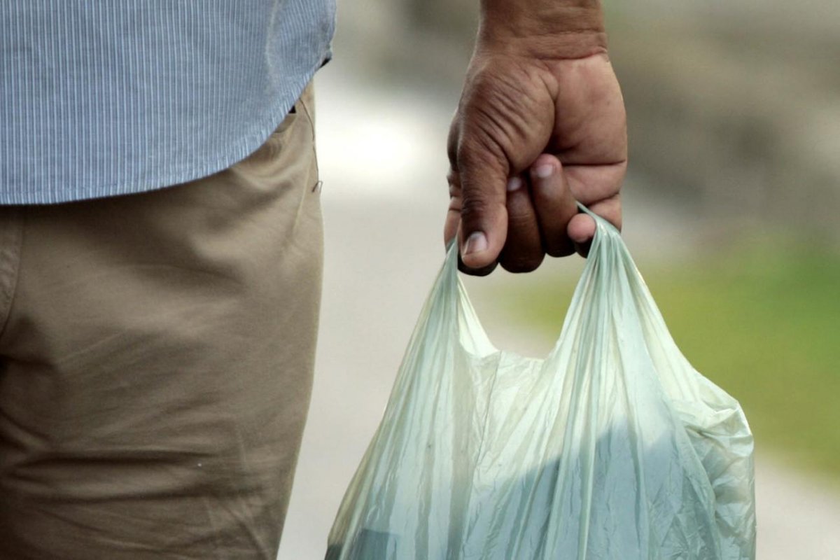 Nova regra sobre distribuição de sacolas em Salvador determina oferta gratuita de embalagem reciclável aos clientes