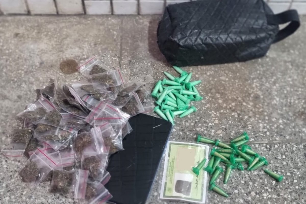 Homem é preso com porções de cocaína e maconha no bairro de São João do Cabrito