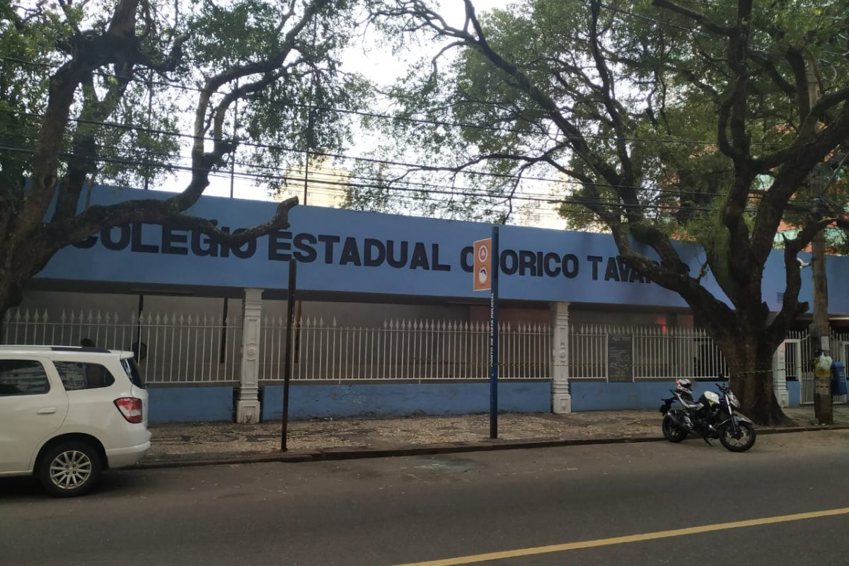 Estudantes desocupam Colégio Odorico Tavares