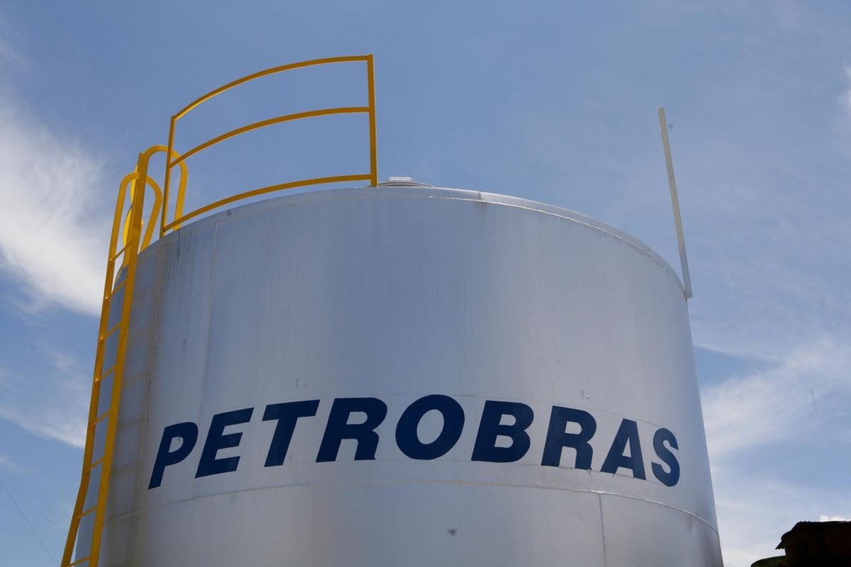BNDES inicia venda de ações da Petrobras e pode levantar até R$ 23 bilhões