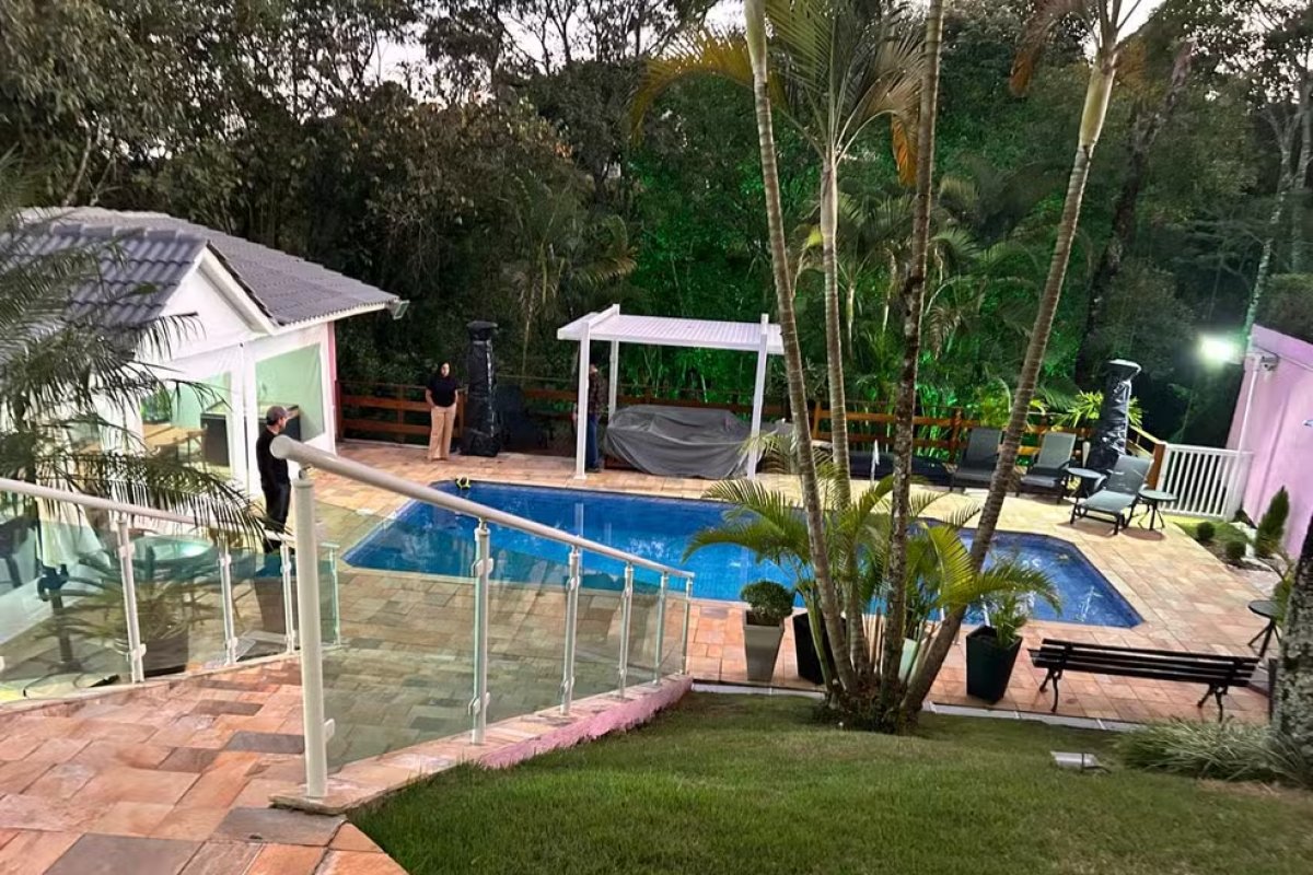 Polícia faz buscas na casa de motorista que atirou contra carro durante briga de trânsito em SP