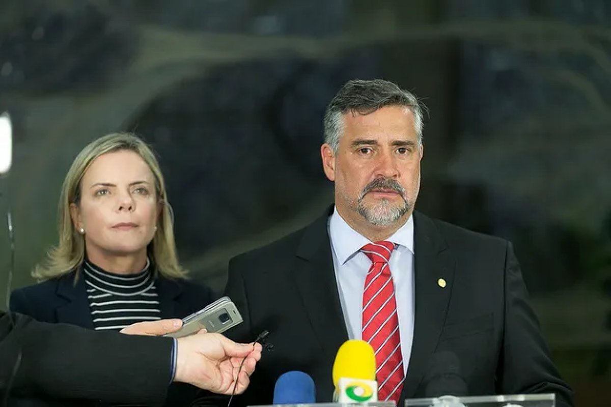 Pimenta e Gleisi negam existência de "gabinete do ódio" na gestão Lula