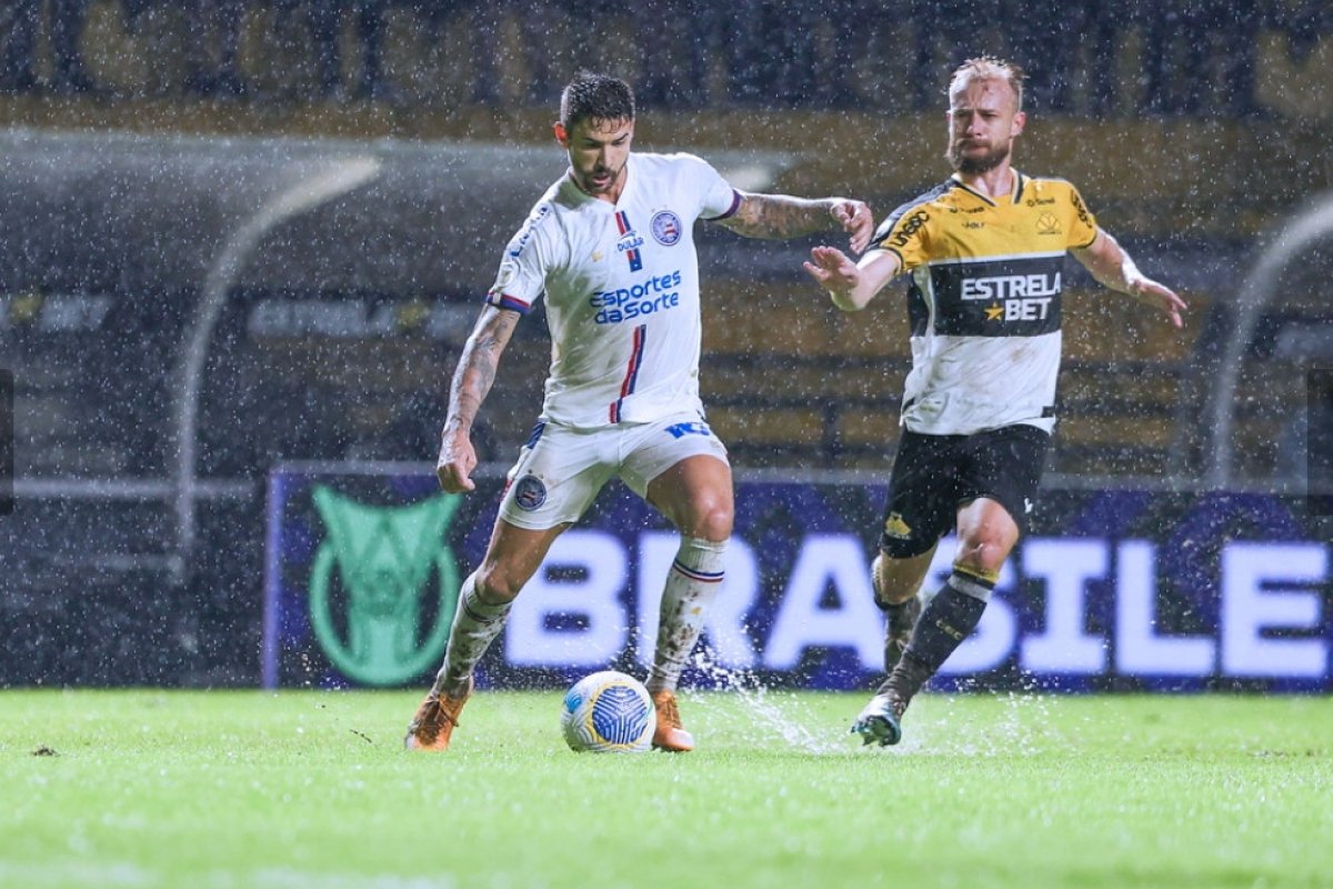 Com um a mais, Bahia arranca empate contra Criciúma em Santa Catarina
