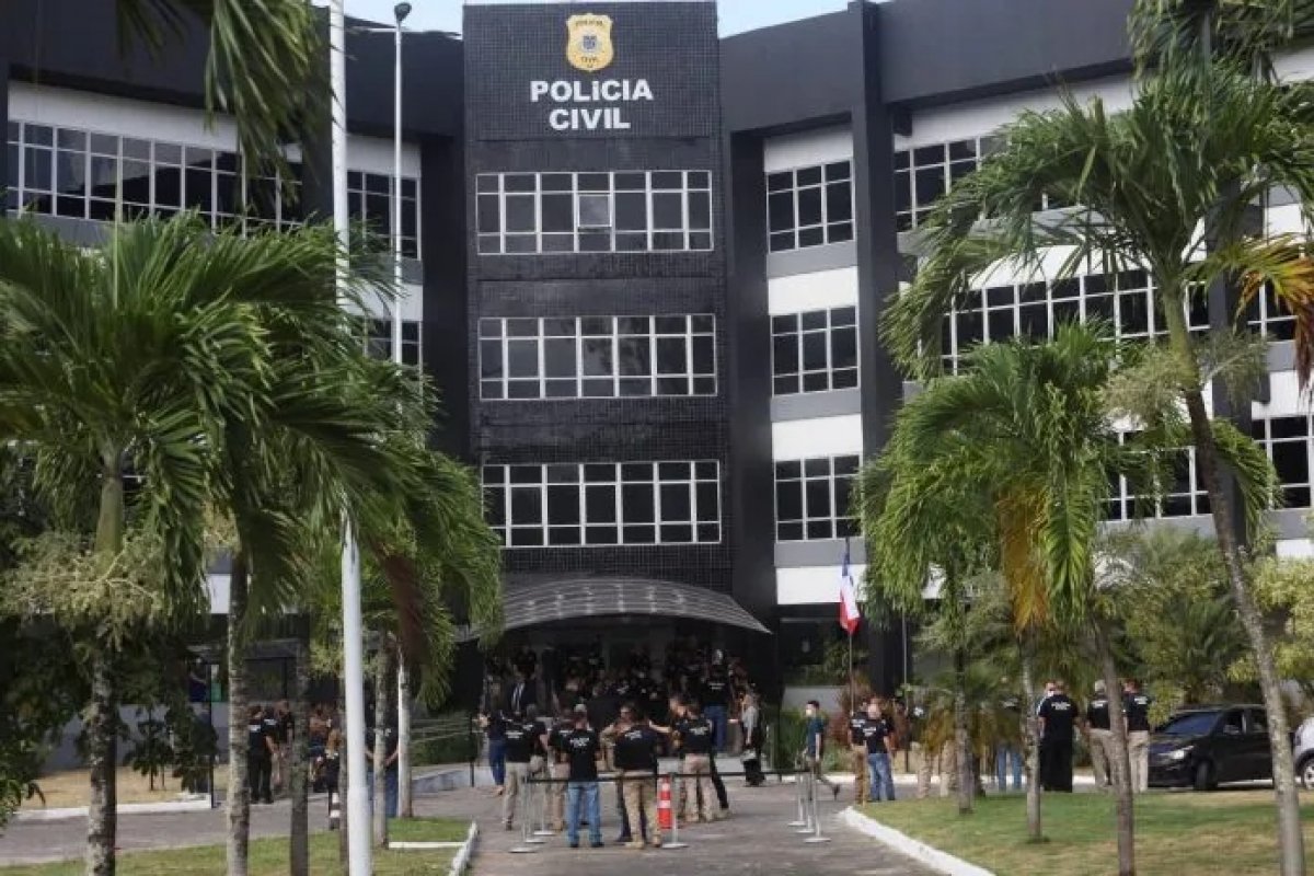 Mulher é presa suspeita de matar companheiro, oficial do Exército, em Salvador