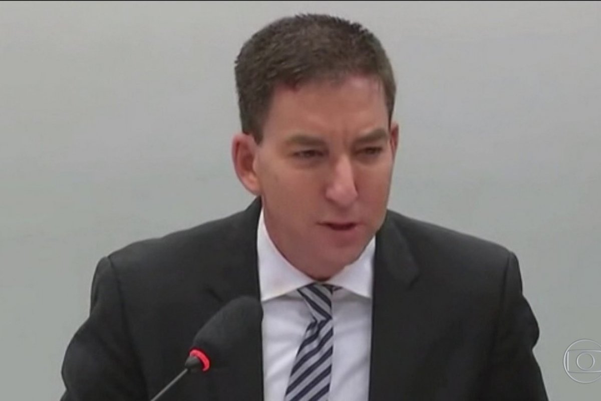 Juristas afirmam que tese do MPF contra Glenn Greenwald criminaliza jornalismo
