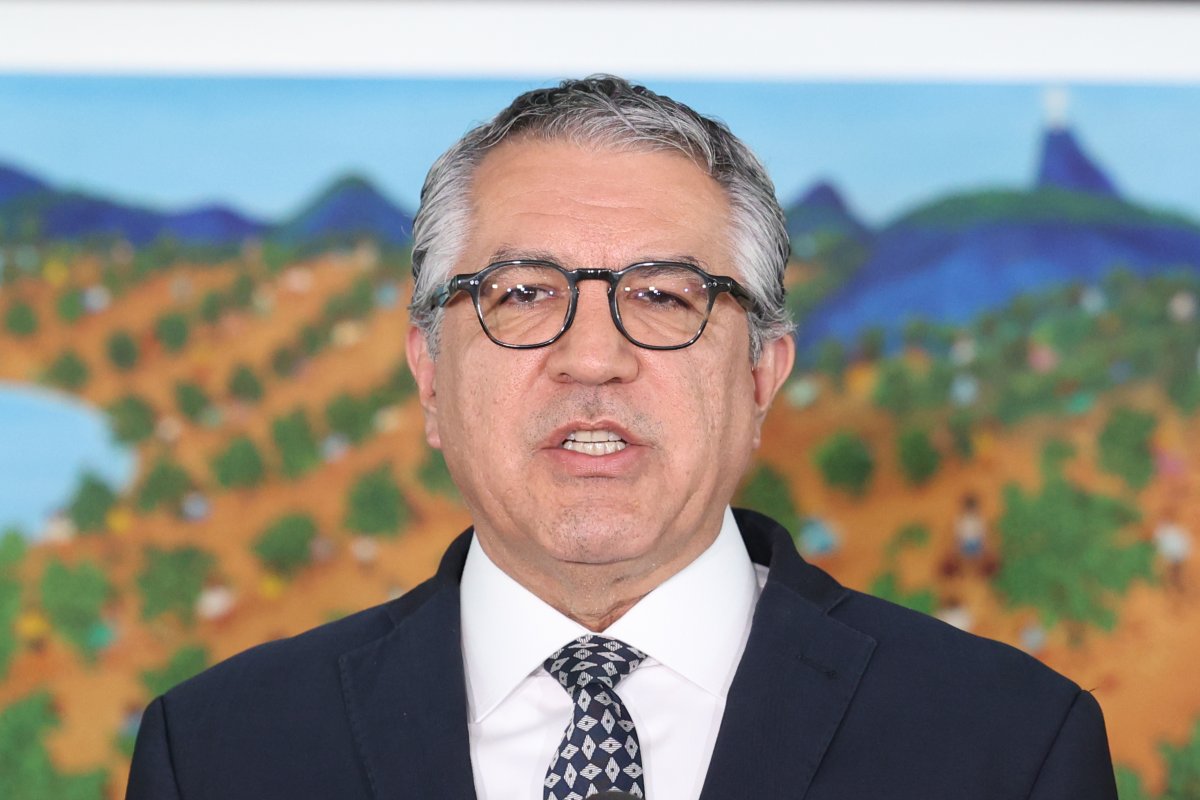 Padilha cita 'gastança de Bolsonaro' e diz que governo tem compromisso com arcabouço fiscal