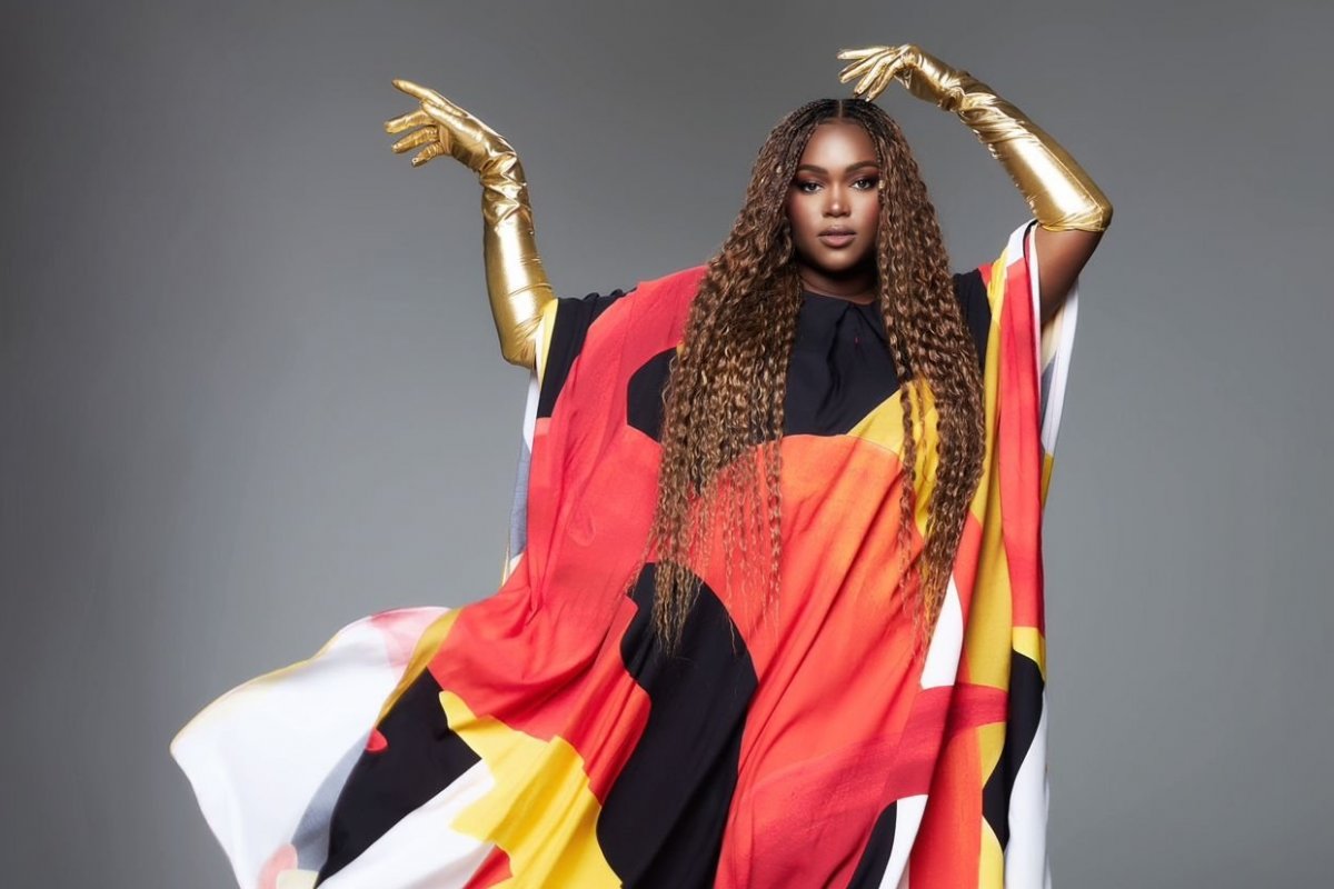 Raquelle, ex-BBB 24, veste estilista preta e trans em ensaio sobre pluralidade de corpos!